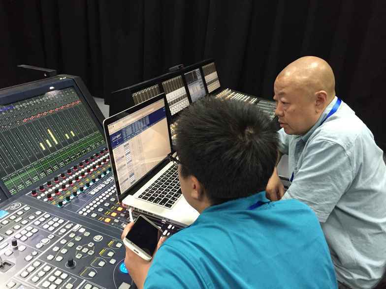 Jünger Voice Leveler and Voice Audio-Processor at The Voice Of China (Mr. Lou Wei  with Sound Engineer)
